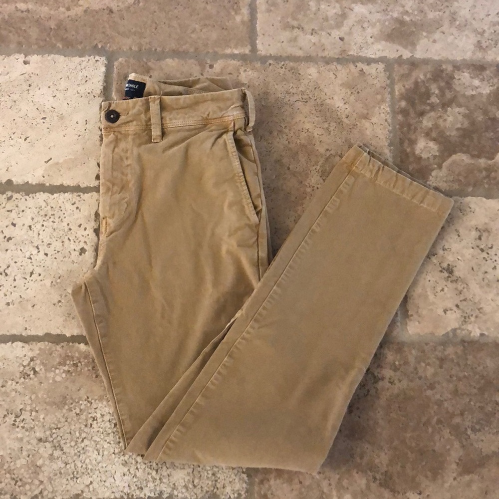 American Eagle men’s khaki pants